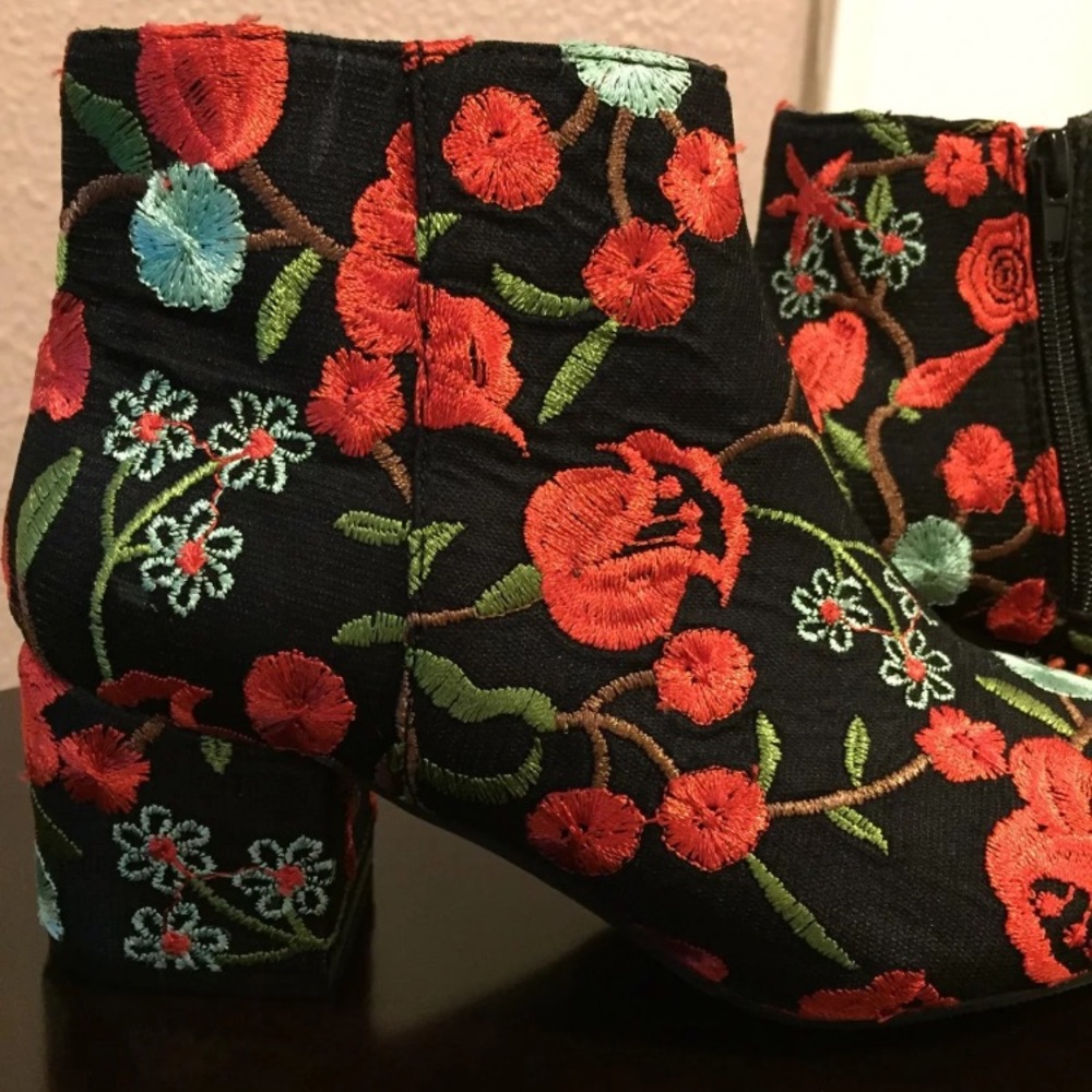 Floral embroidered booties!
